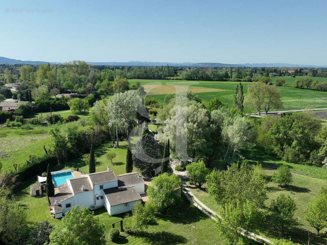 Maison à L'ISLE-SUR-LA-SORGUE
