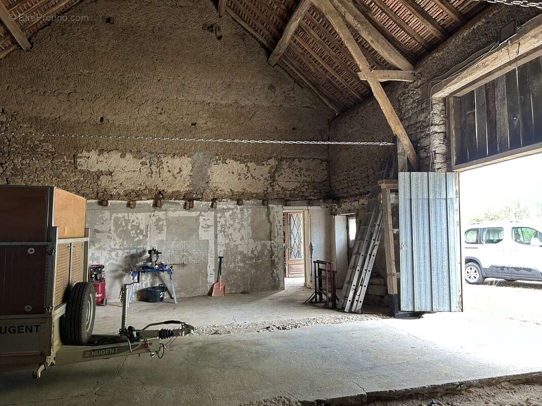 Deux maisons et une grande grange dans un hameau calme - photo 16