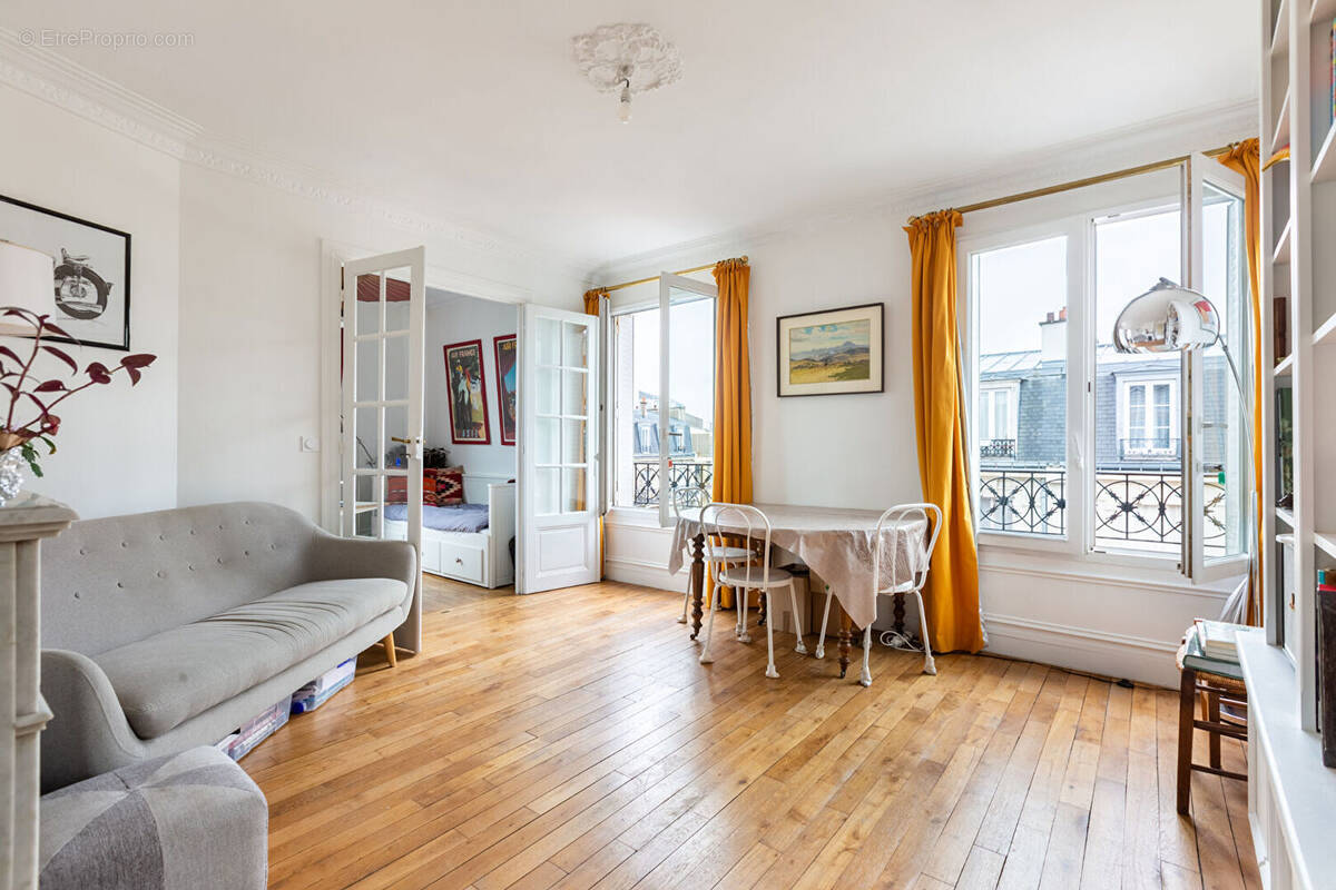 Appartement à PARIS-15E