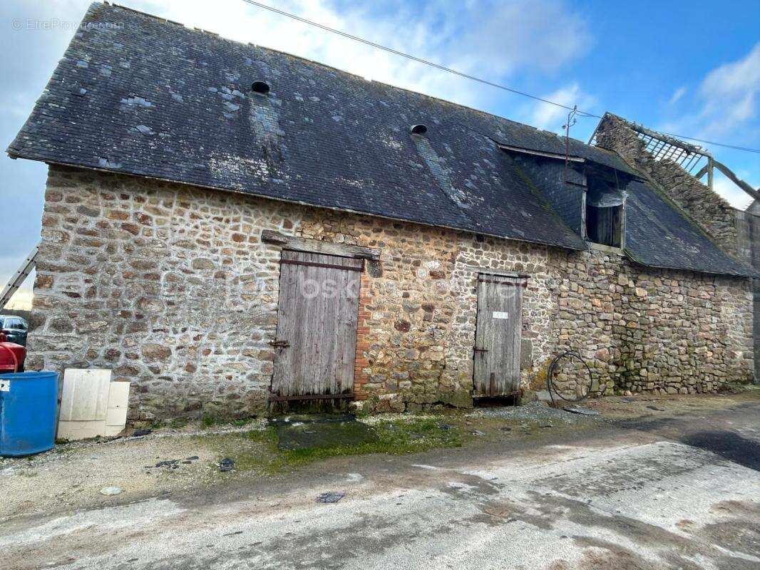 Maison à SAINT-GEORGES-BUTTAVENT