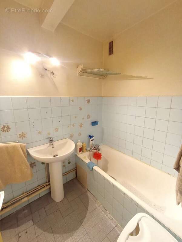 Appartement à SAINT-LAURENT-DU-VAR