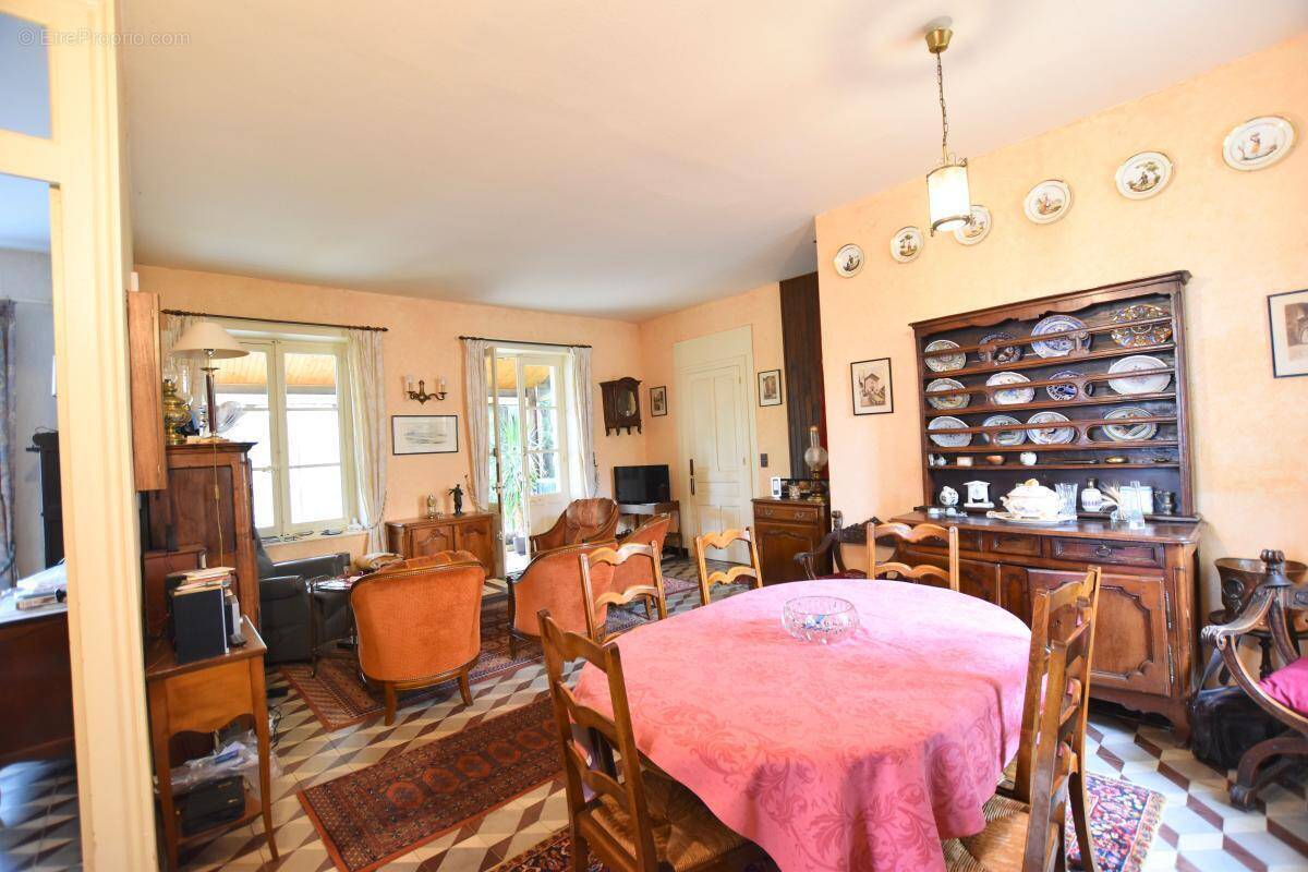 Maison à FRANCHEVILLE