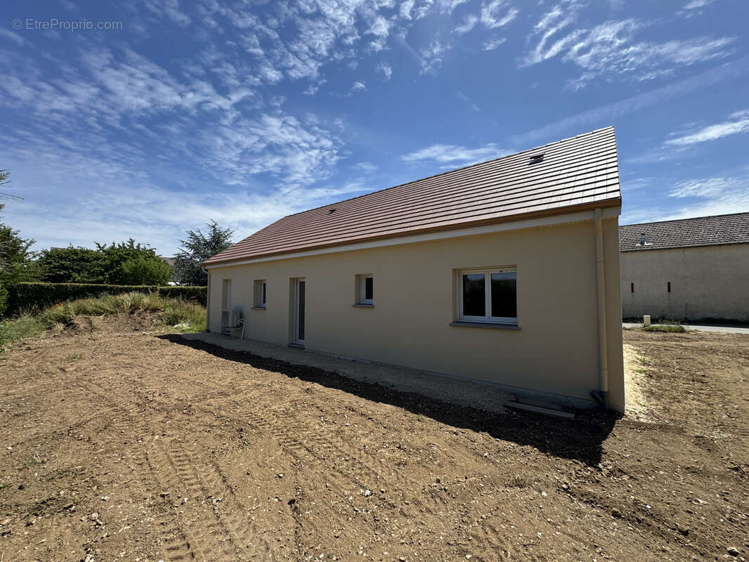 Maison à HOUDAN