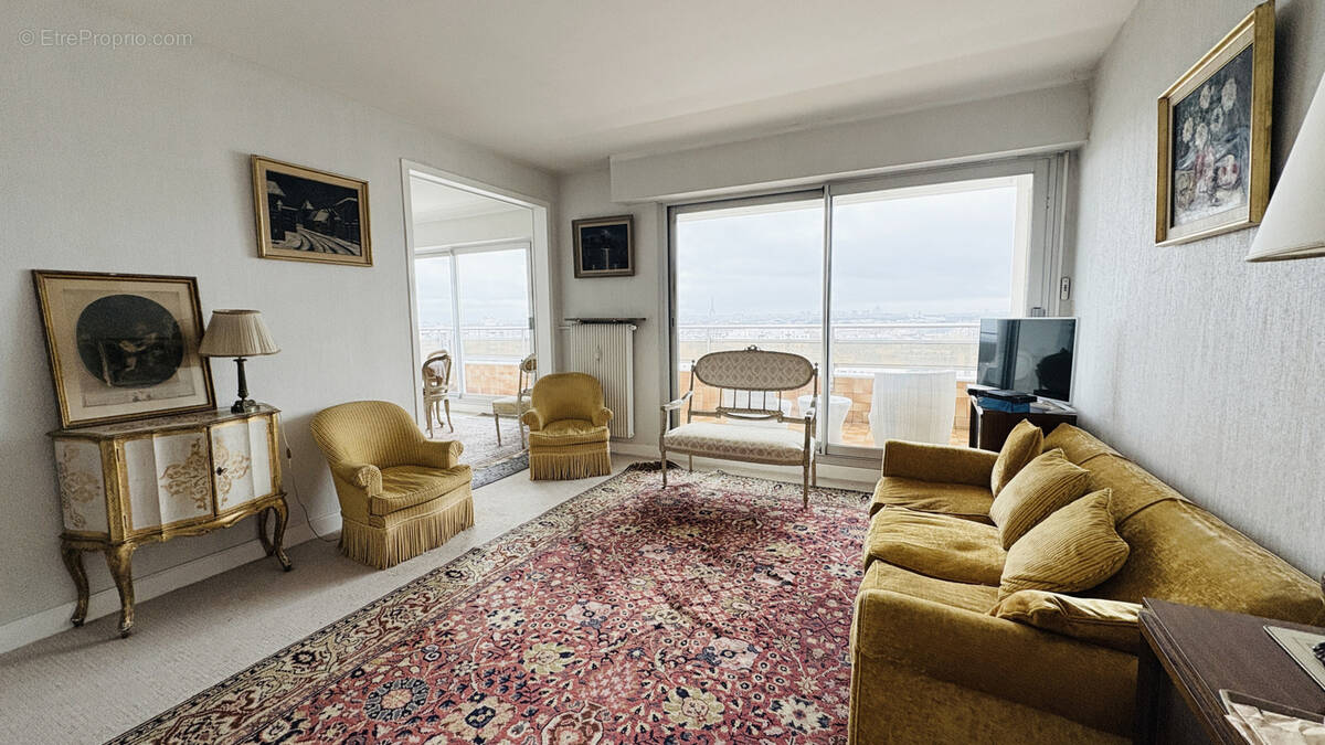 Appartement à COURBEVOIE