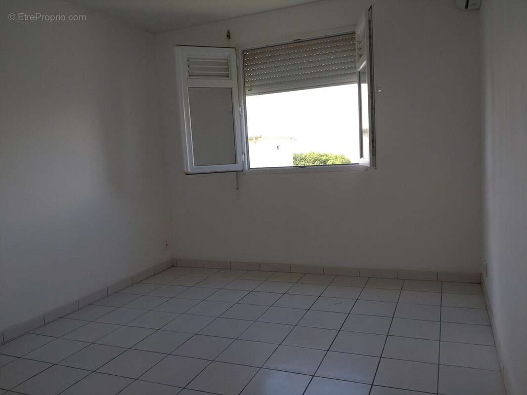 CHAMBRE - Appartement à LE LAMENTIN