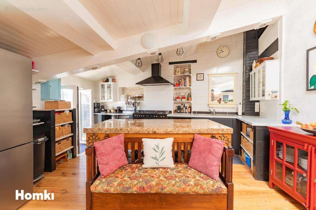 Maison à VILLENEUVE-LES-MONTREAL