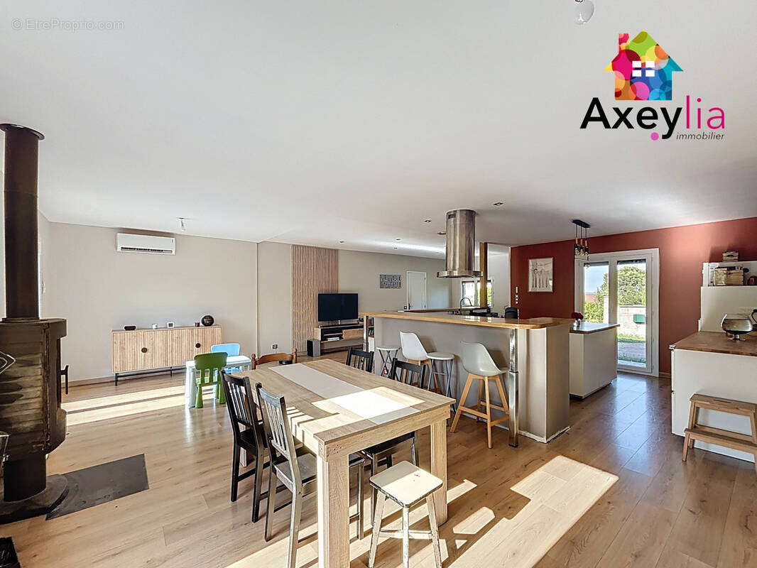 Maison à LA PACAUDIERE