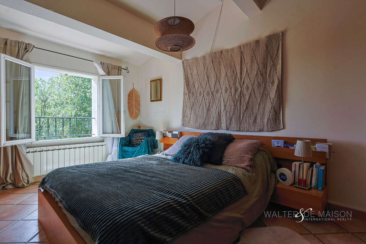 Maison à LE REVEST-LES-EAUX