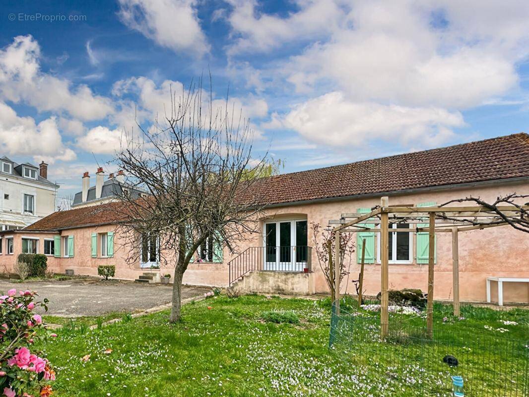 Maison à AVALLON