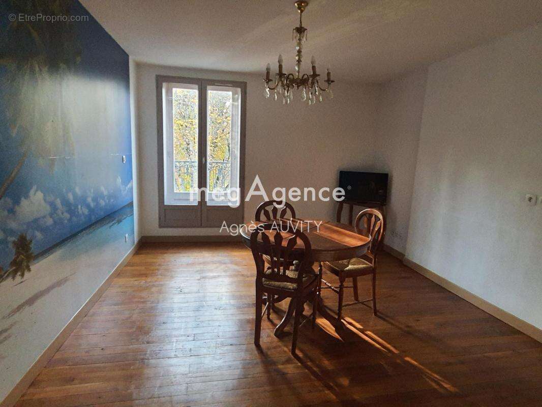 Appartement à NERIS-LES-BAINS