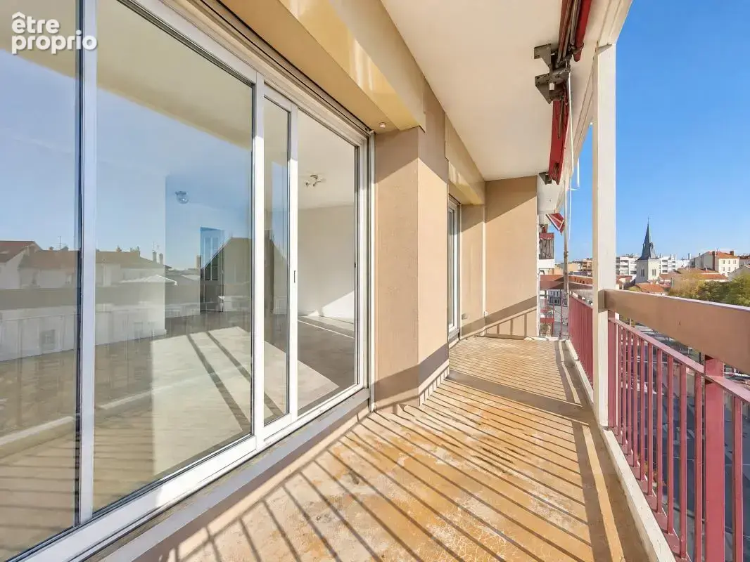 Appartement - 2 Chambres - 2 Balcons - Place de Parking en sous sol - Cave - Jolie vue dégagée - Proche toutes commodités - photo 9