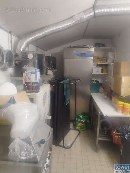 Boucherie epicerie avec appartement et un box très bon emplacement   gros credit vendeur possible - photo 15