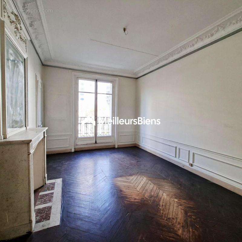Appartement à PARIS-19E