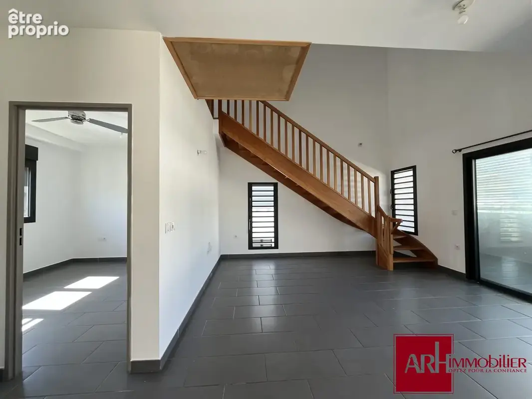 Appartement 4 pièces 80 m² à vendre à Saint-Paul (97460) - photo 3