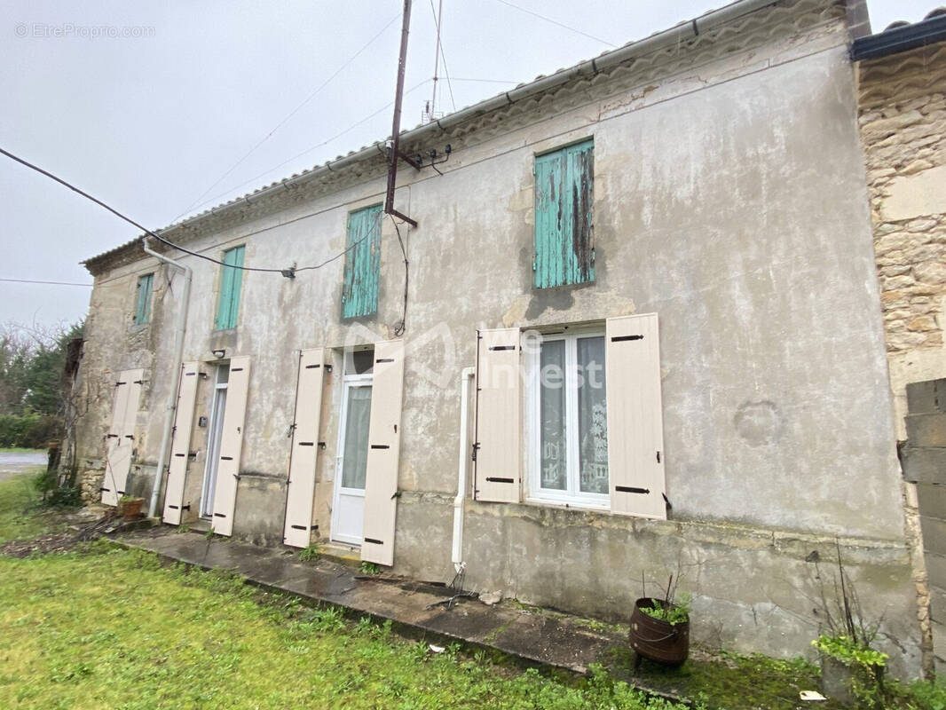 Maison à CAMPUGNAN