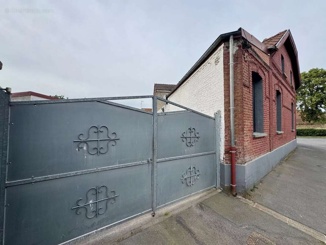 Maison 4 chambres , garage 60m² - photo 2