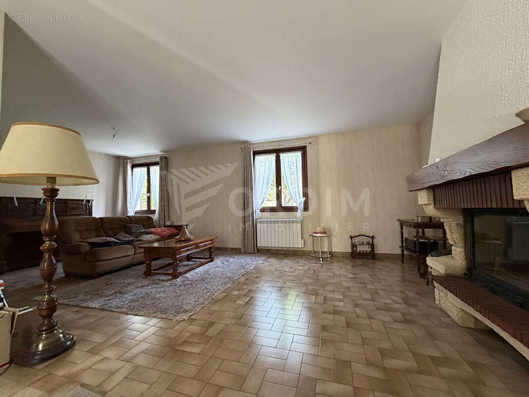 Maison à SAINT-SATUR
