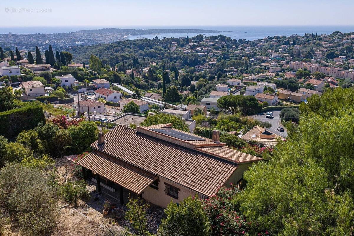 Maison à VALLAURIS