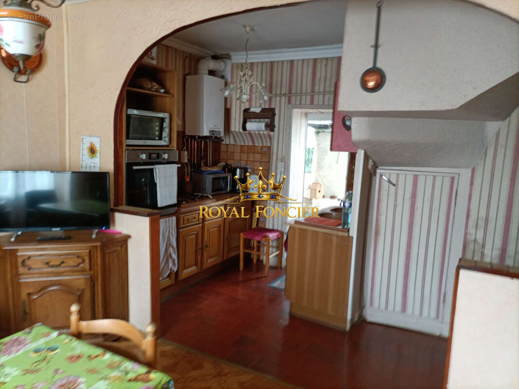 Maison 102 m² à Les Ormes  - photo 2