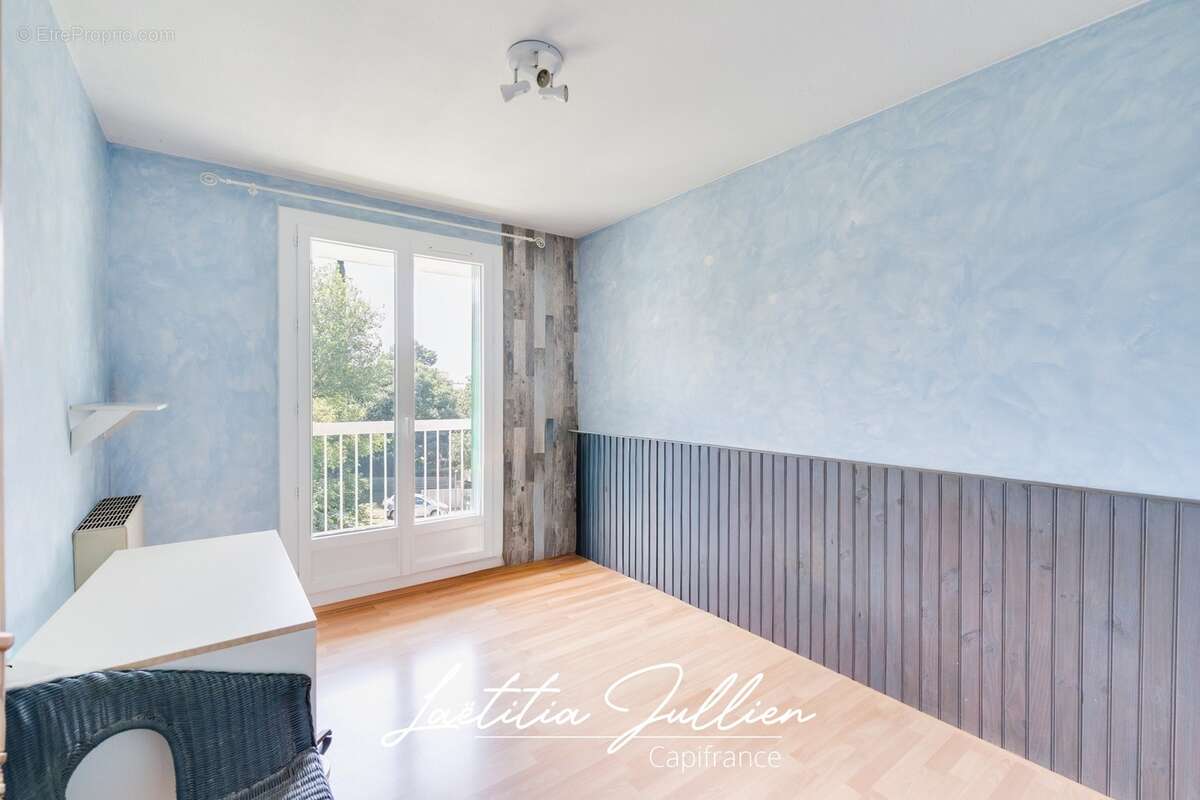 En exclusivité par Laëtitia JULLIEN – Marseille 10ème – Les Collines – T4 traversant de 83,83 m² avec balcon et loggia au pied d - photo 20