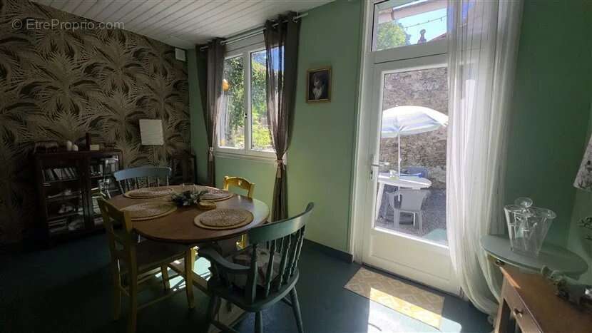 À vendre : maison de campagne de T4, jardins,  granges à Droux (87) - photo 6