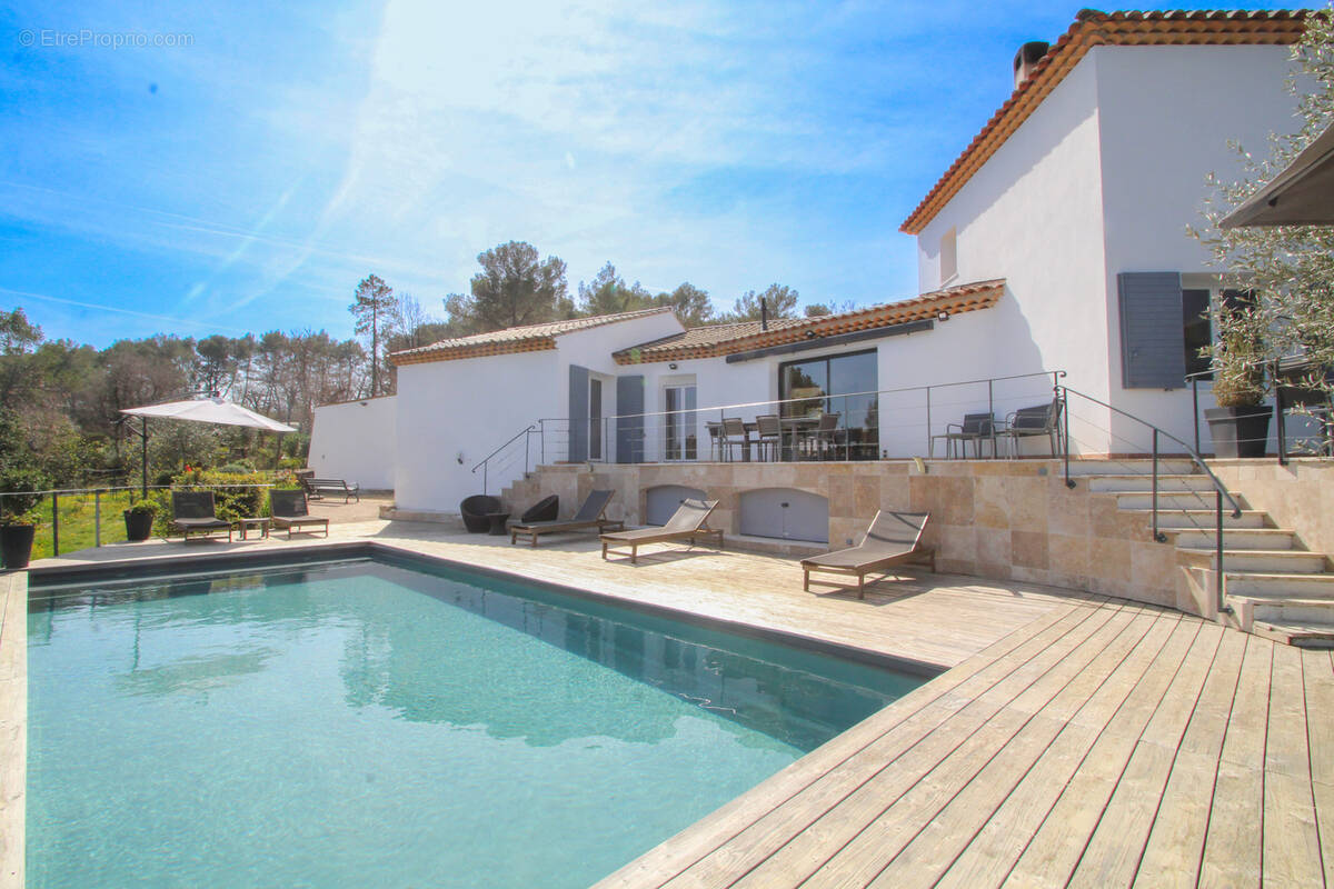 Maison à TOURRETTES