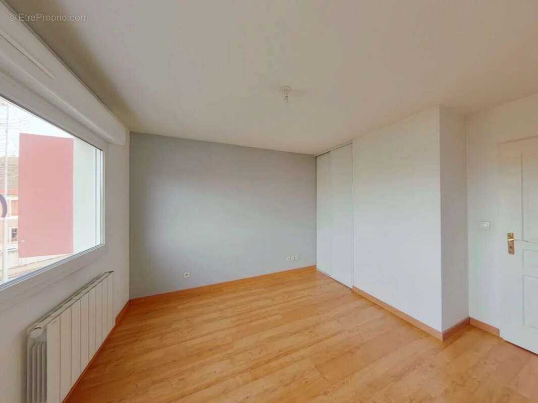 Appartement 69 m² à Saint-Priest-En-Jarez  - photo 7