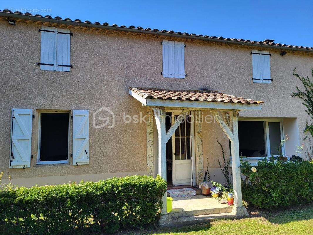 A saisir Ensemble immobilier de rapport avec terrain de 16300 m² - photo 11