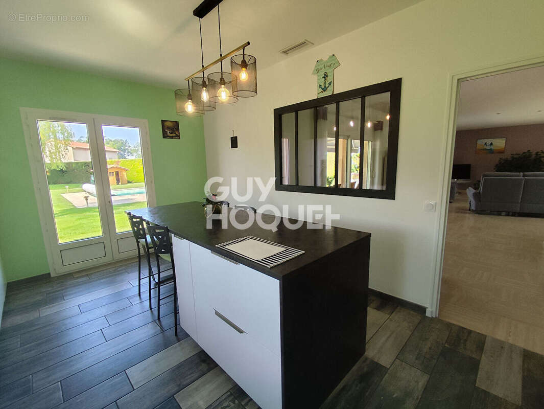 Maison à MONTROND-LES-BAINS