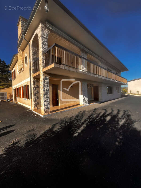 Maison à OBJAT
