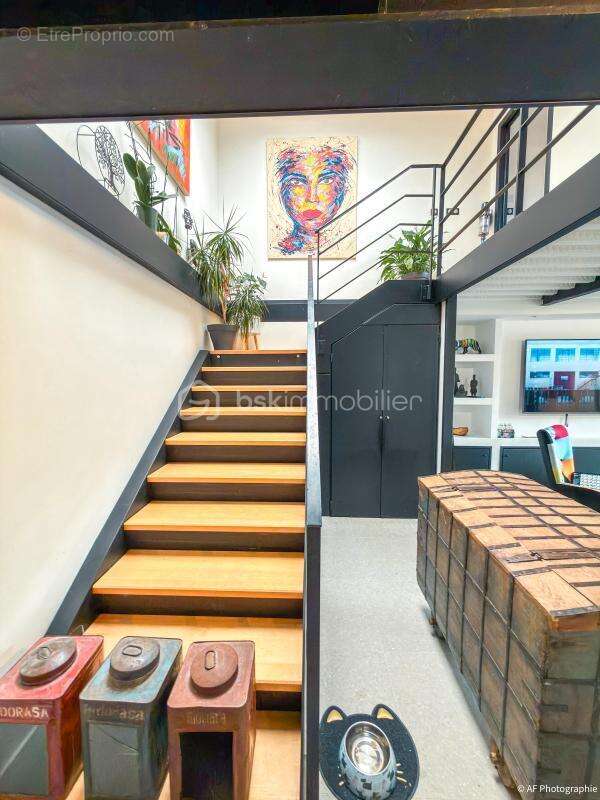 Loft d'exception de 126m2 - 3 Chambres - Charme industriel & volumes remarquables - photo 9