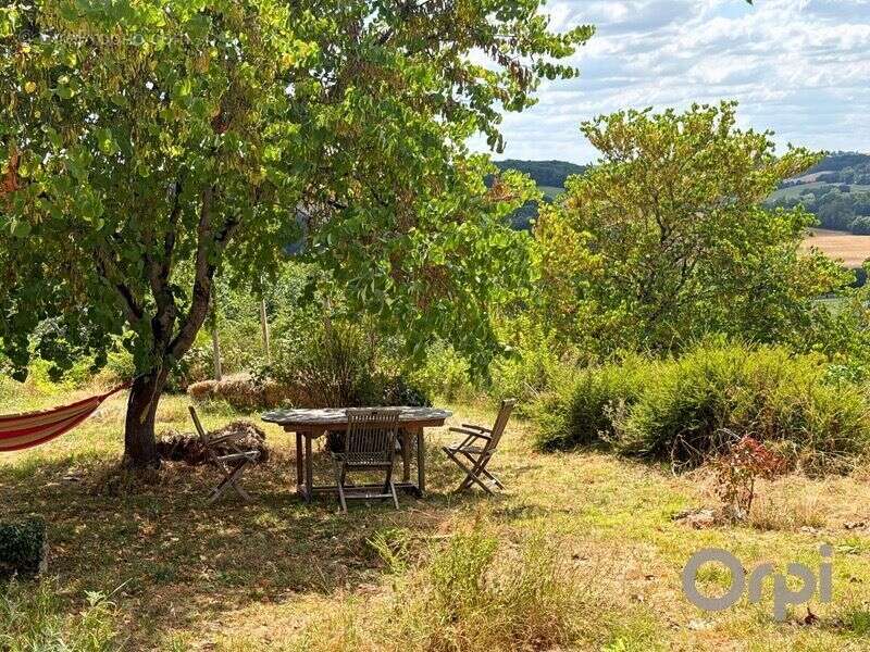 Dans un village haut perché, maison en pierre avec jardin attenant et sa vue panoramique - photo 3