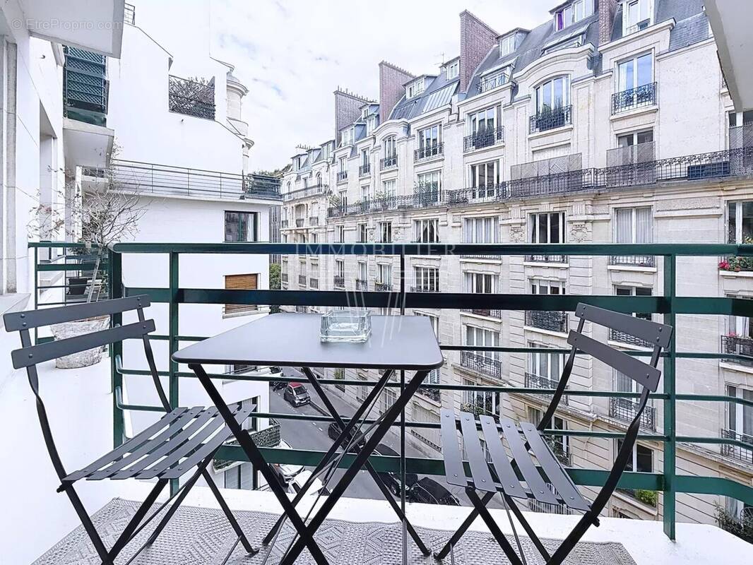 Appartement à PARIS-16E