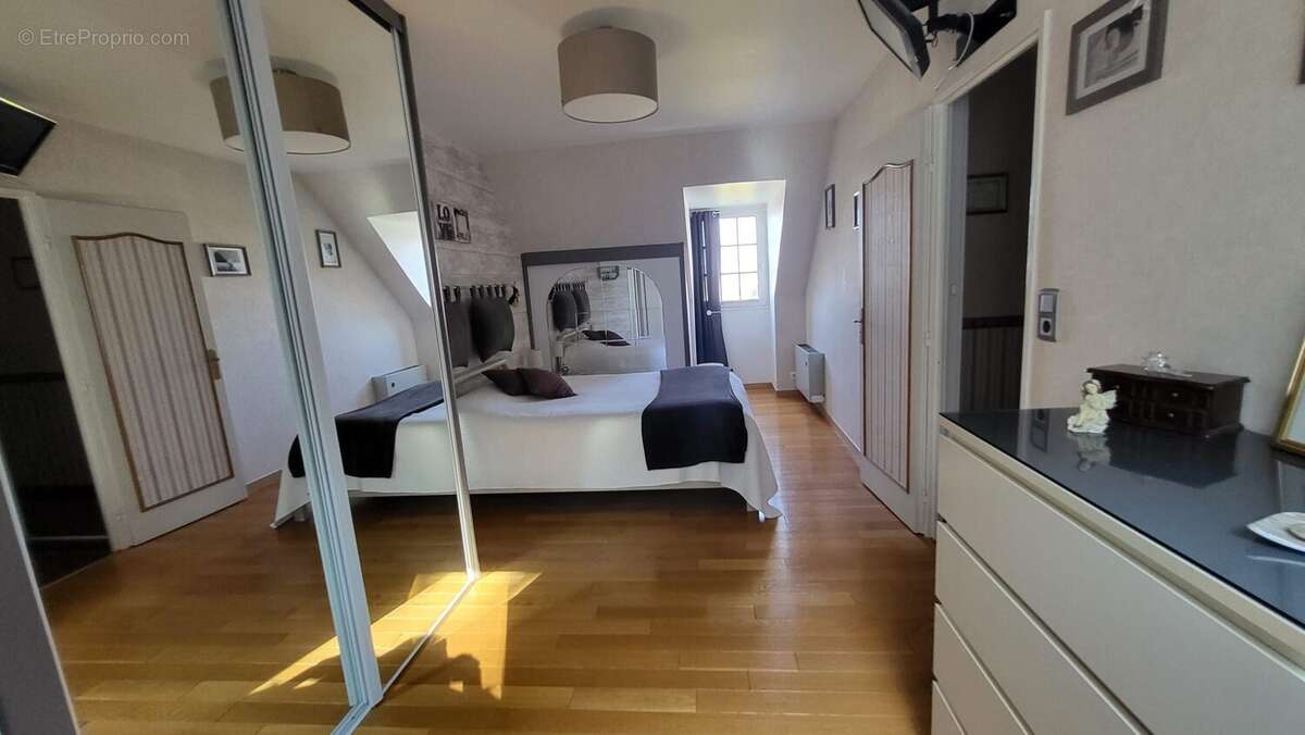 Maison à LES CLAYES-SOUS-BOIS