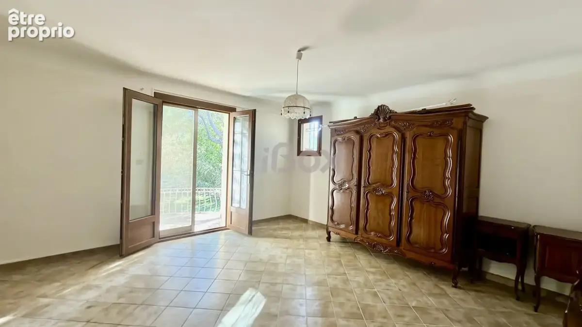 GONFARON- Maison sur un terrain de 16 000m2, nombreuses dépendances - photo 10