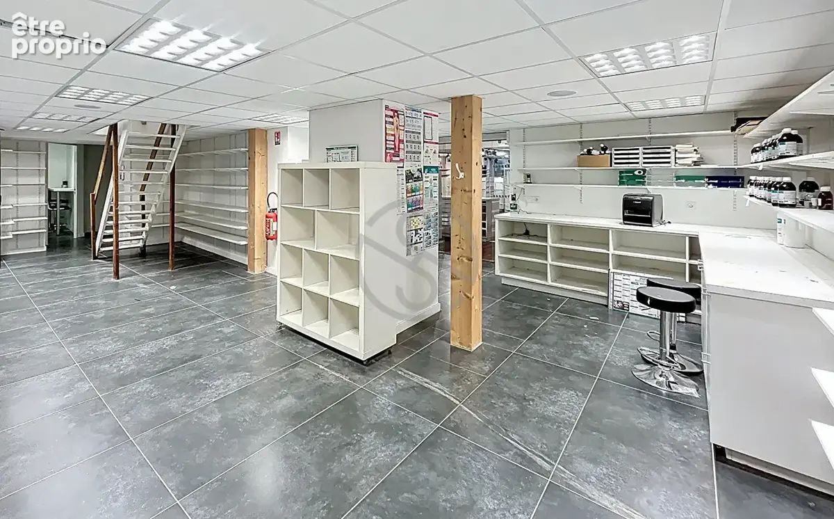 Local commercial 432 m² , voiron centre , visibilité exceptionnelle - 25 min de grenoble - photo 8