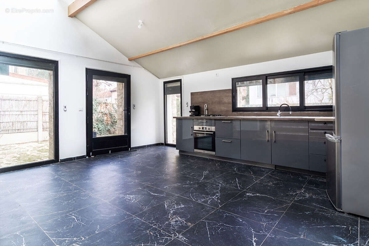 Maison à SARTROUVILLE