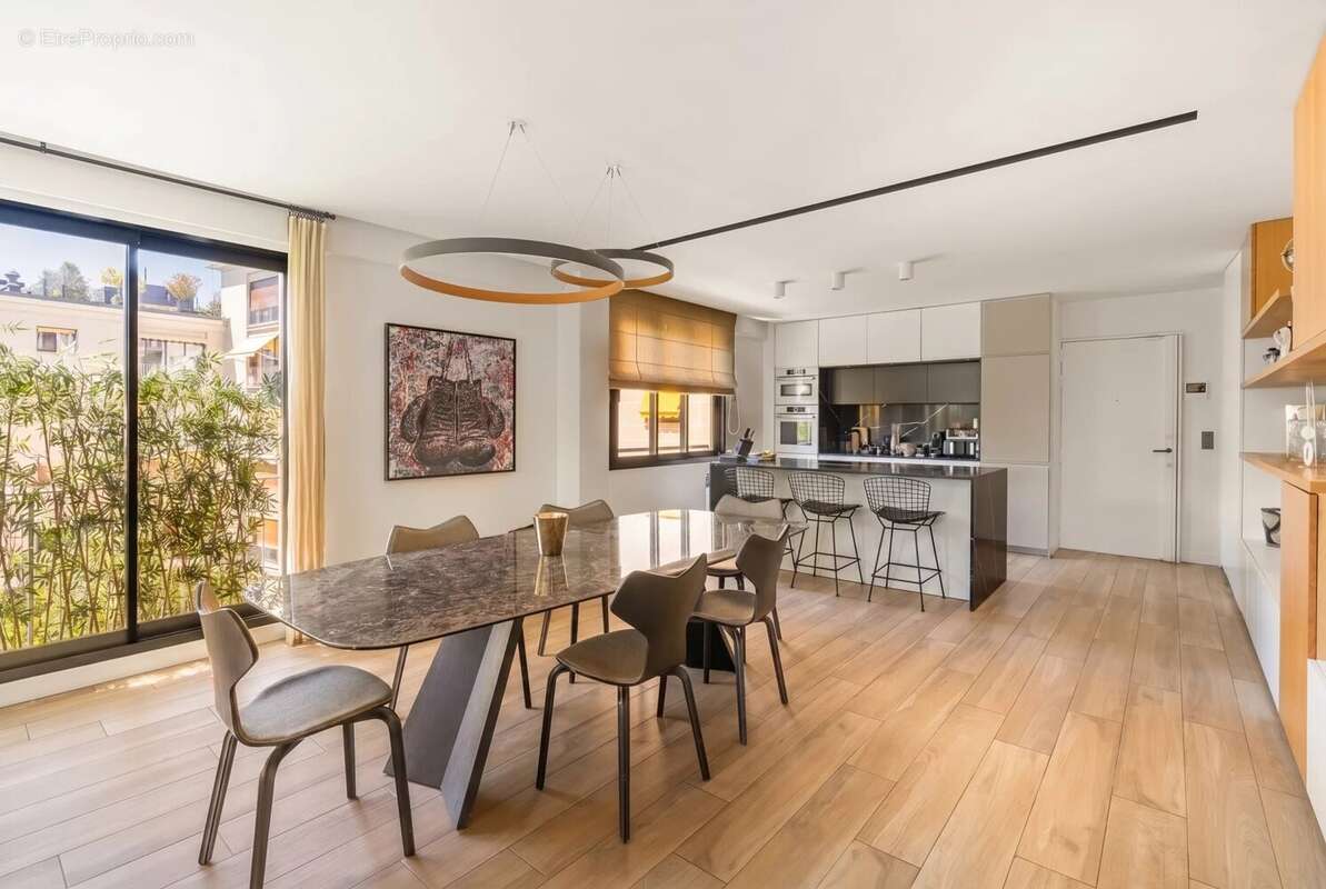 Appartement à NEUILLY-SUR-SEINE