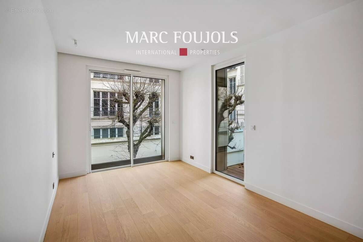 Appartement à PARIS-8E