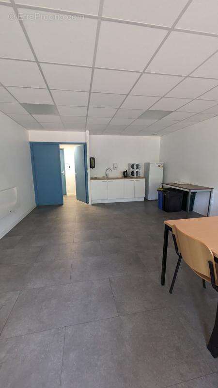 Commerce à DECAZEVILLE