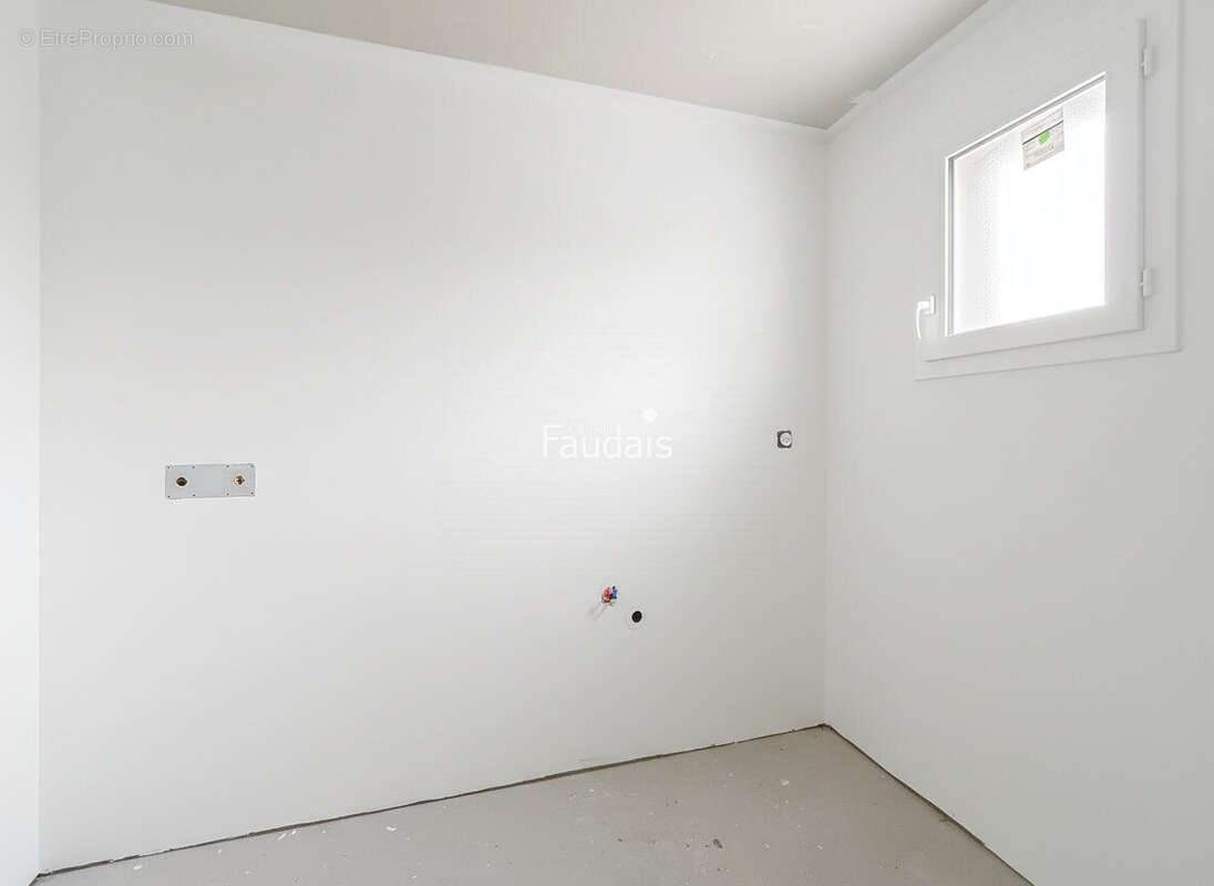 Maison 85 m² à Saint-Sauveur-Lendelin  - photo 9