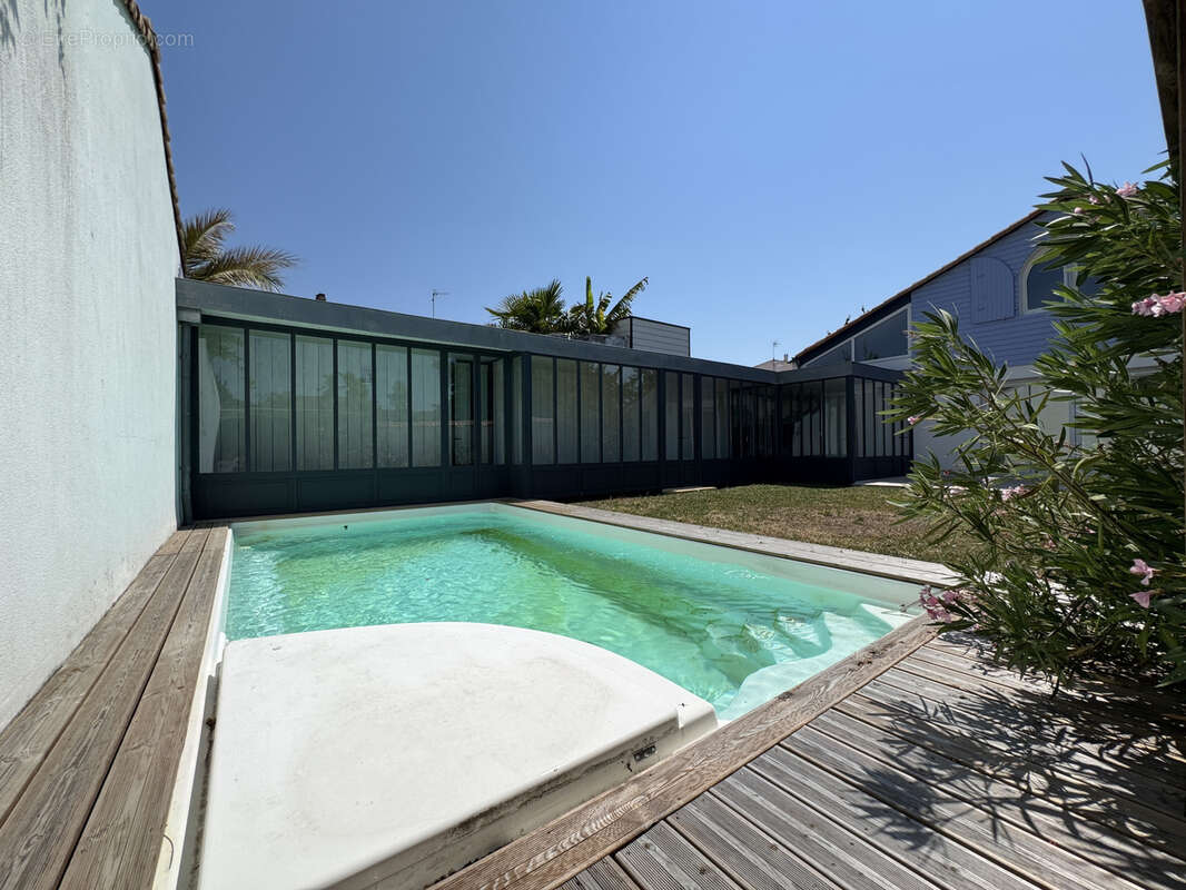 LA ROCHELLE   Maison familiale de plus de 160 m2 avec piscine, jardin clos et double garage - photo 9