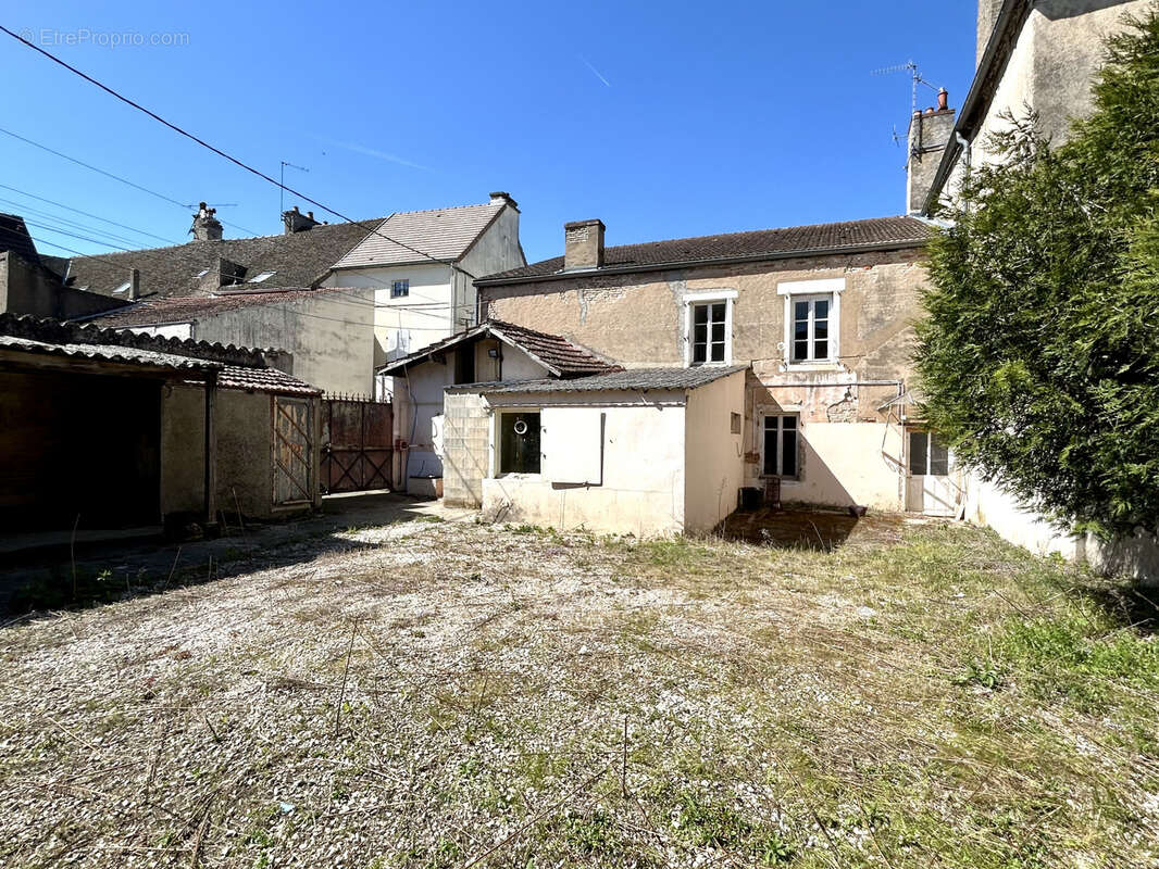 Maison à VERDUN-SUR-LE-DOUBS