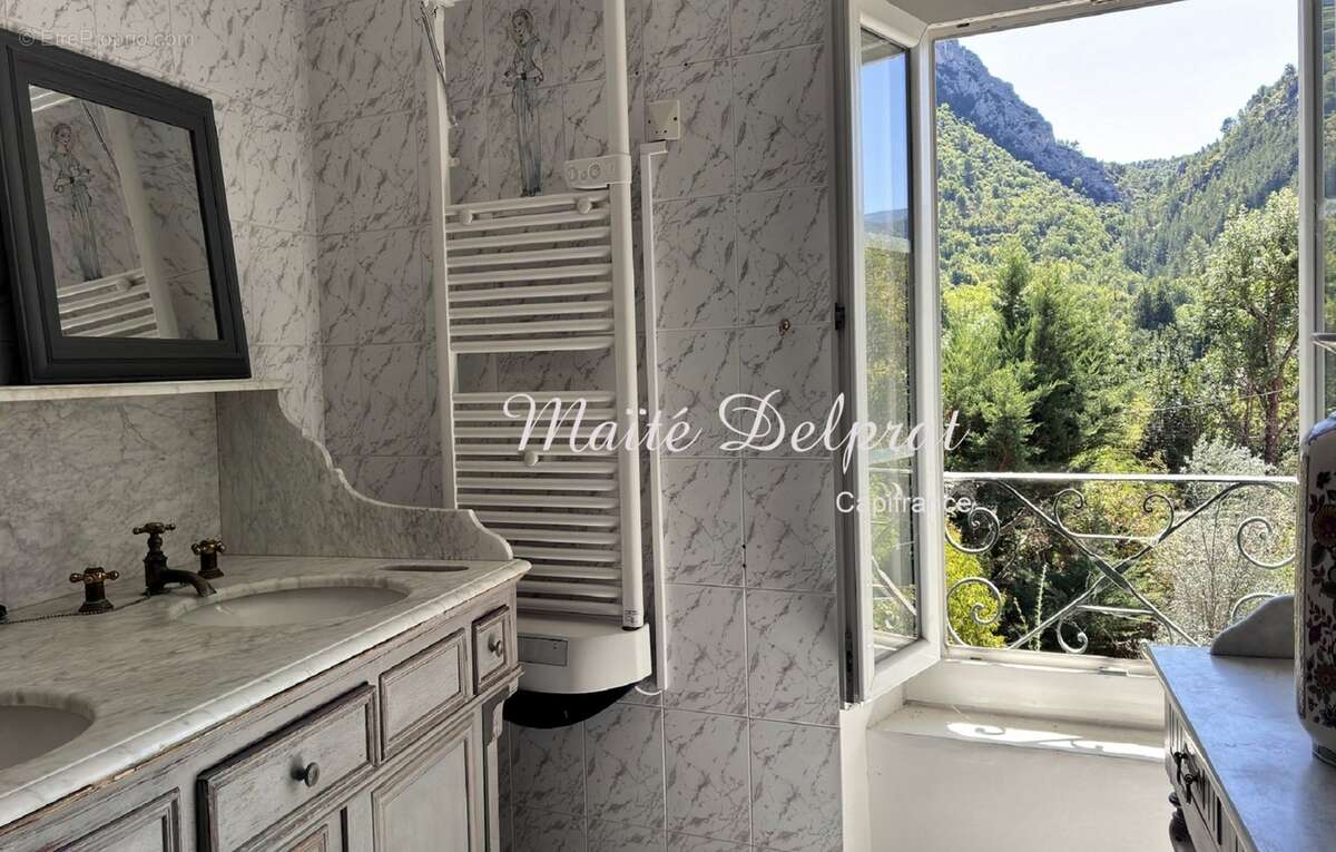 Buis-les-Baronnies – Maison de village de 139 m² avec jardin, 4 chambres, 2 garages, dépendance et vue sur le Pic Saint-Julien - photo 13