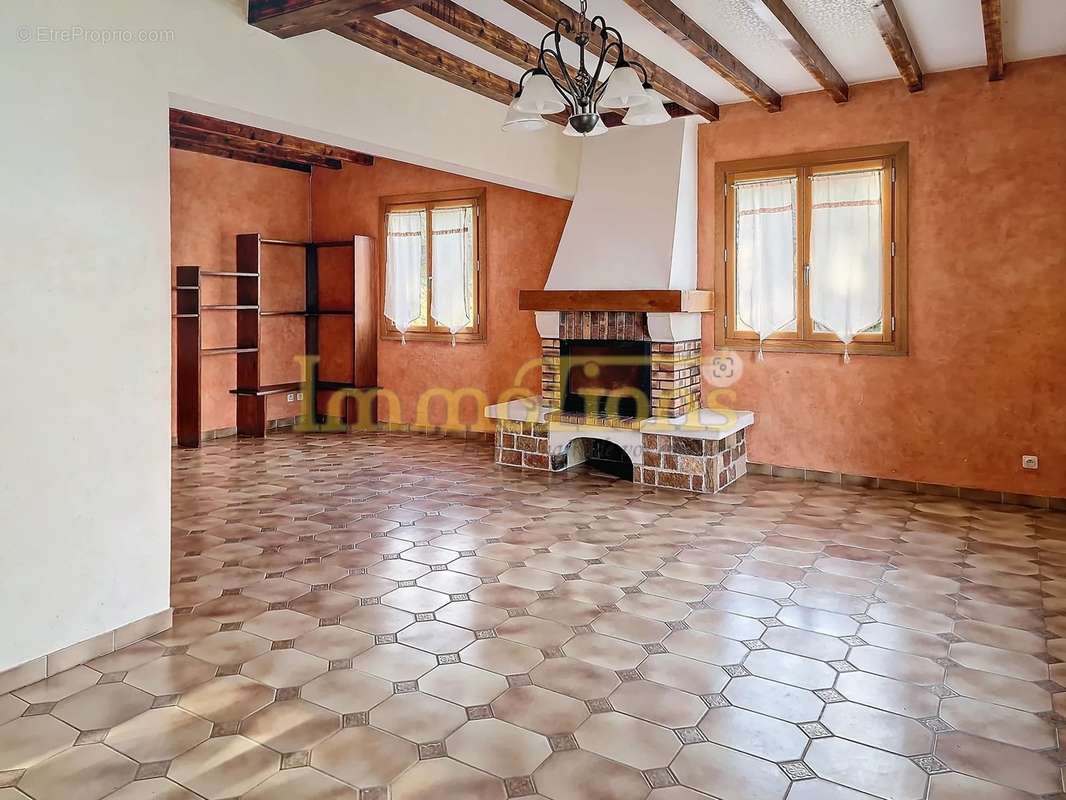 Maison à SAINT-PIERRE-DE-CHERENNES