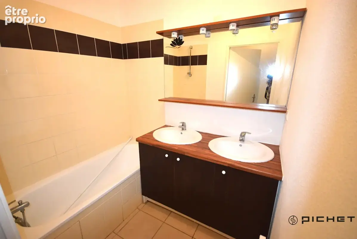 Appartement récent T3 avec grand jardin et parkings - photo 4