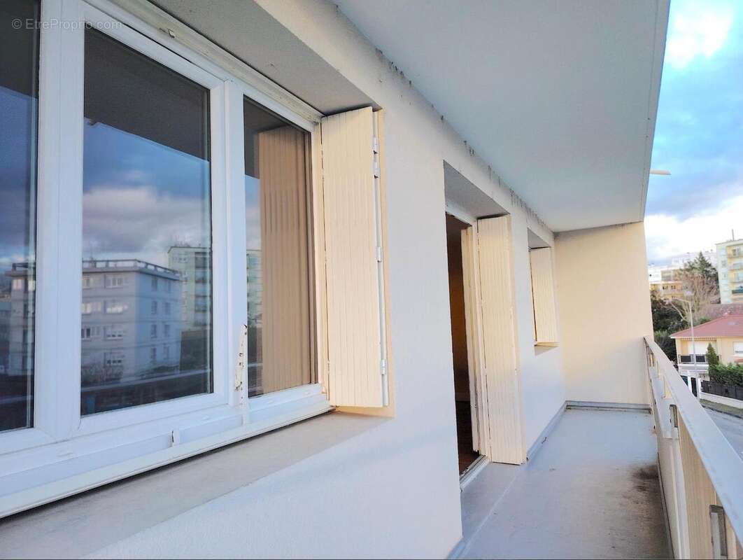  - Appartement à DECINES-CHARPIEU