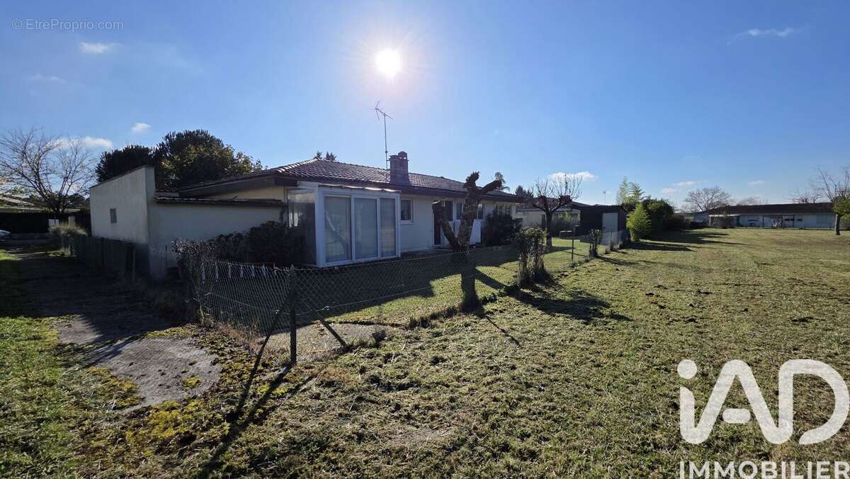 Photo 2 - Maison à BUSSAC-FORET