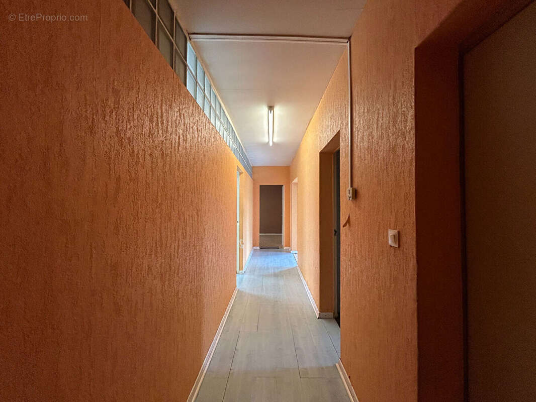 Local de 76 m² au fort potentiel mixte - Figeac Centre - photo 5