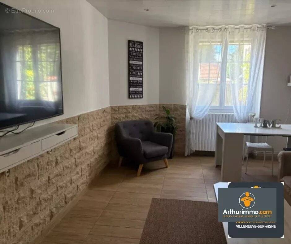 Maison à NEUFCHATEL-SUR-AISNE